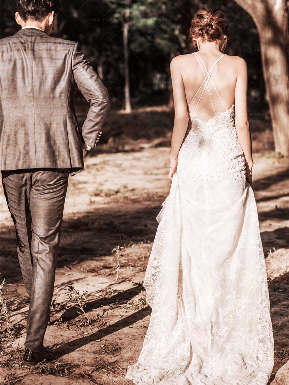 [爱你]森林系婚纱照属于比较有童话色彩和魔力的婚纱照风格,核心技能