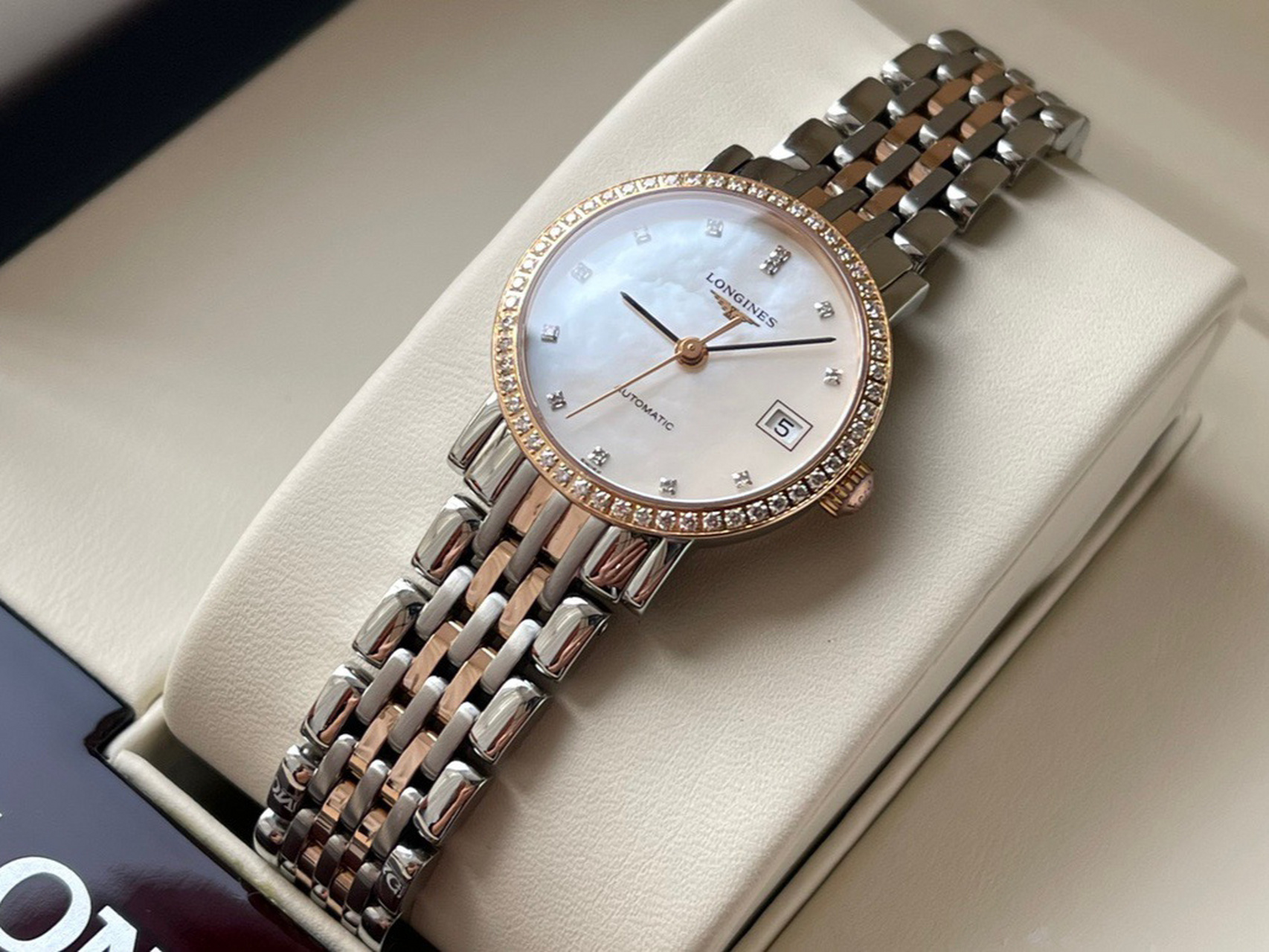 88.7博雅系列女士机械腕表 18k玫瑰金/精钢,镶钻刻度原钻外圈,表径25.