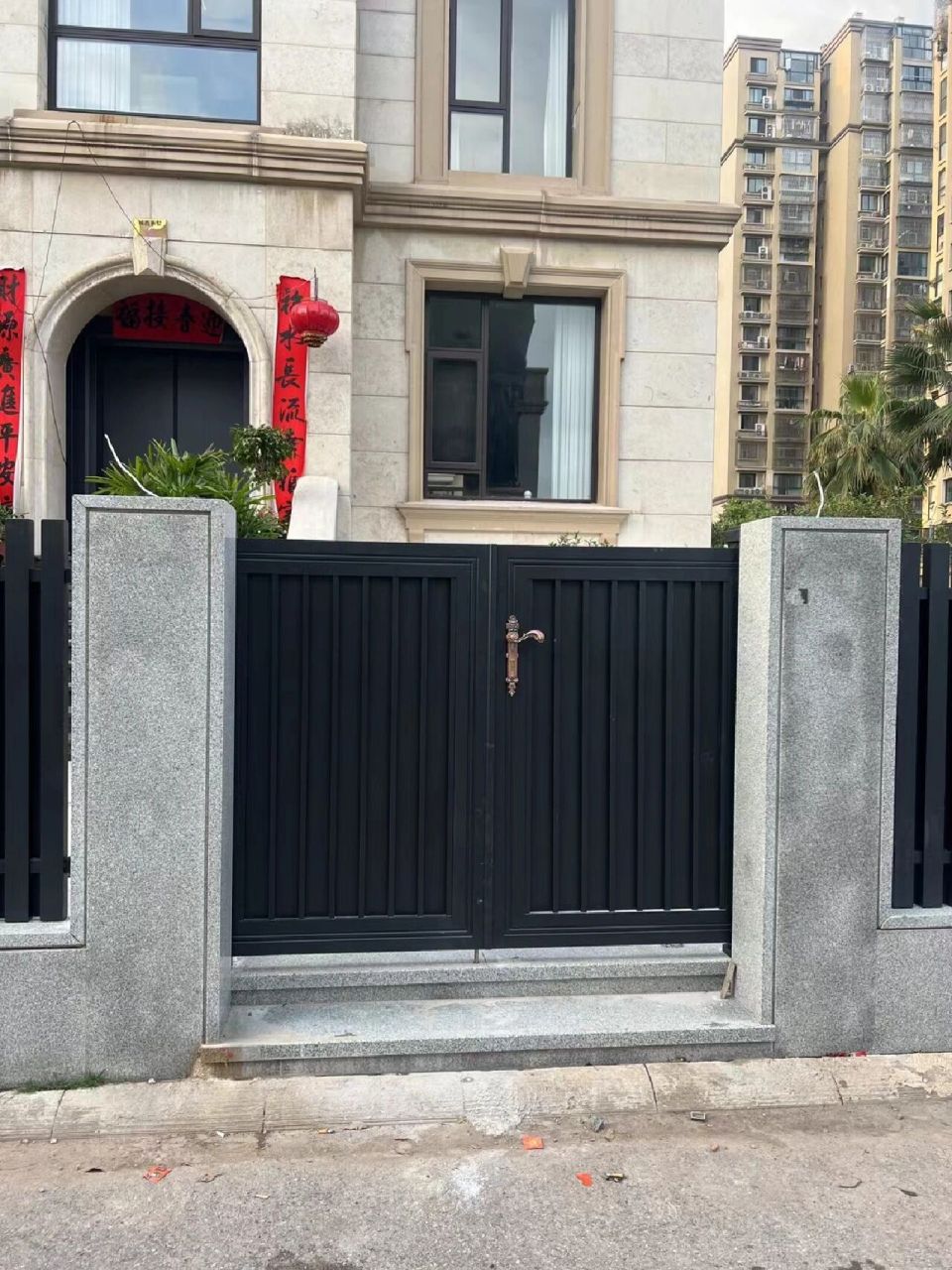 庭院别墅大门护栏定制进户门入户门栏杆厂家 城西香墅安装效果