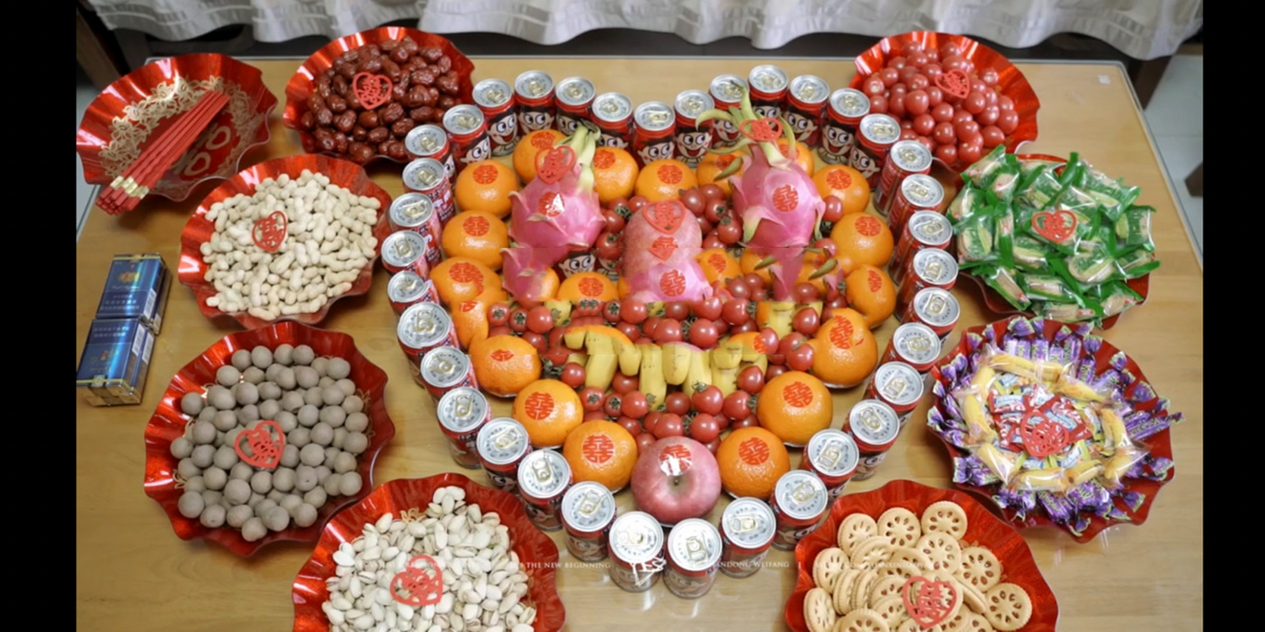 备婚之瓜果点心摆盘 婚礼当天,女方家要准备瓜果点心,妈妈说这是她在