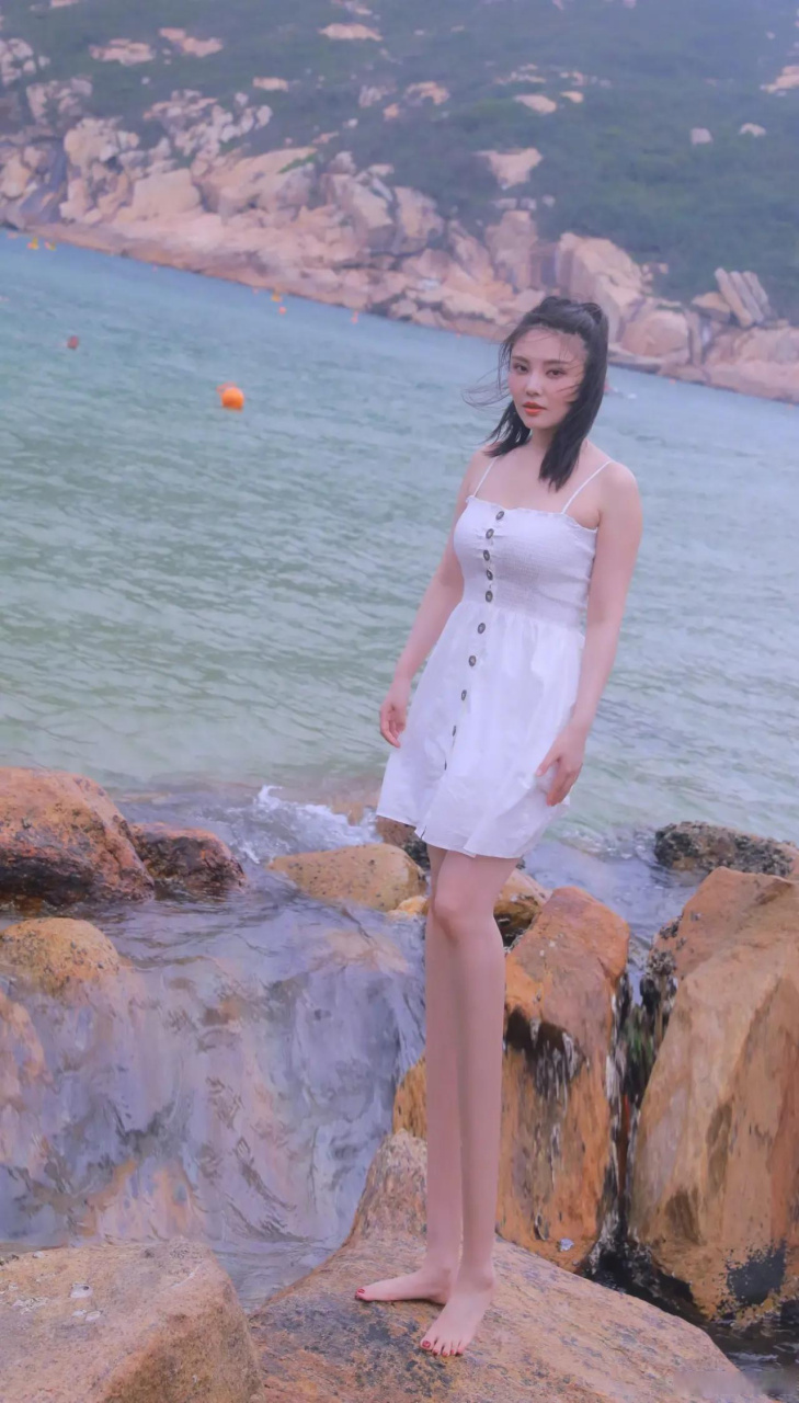看看女明星的大长腿,我都忘记人体正常身材比例了