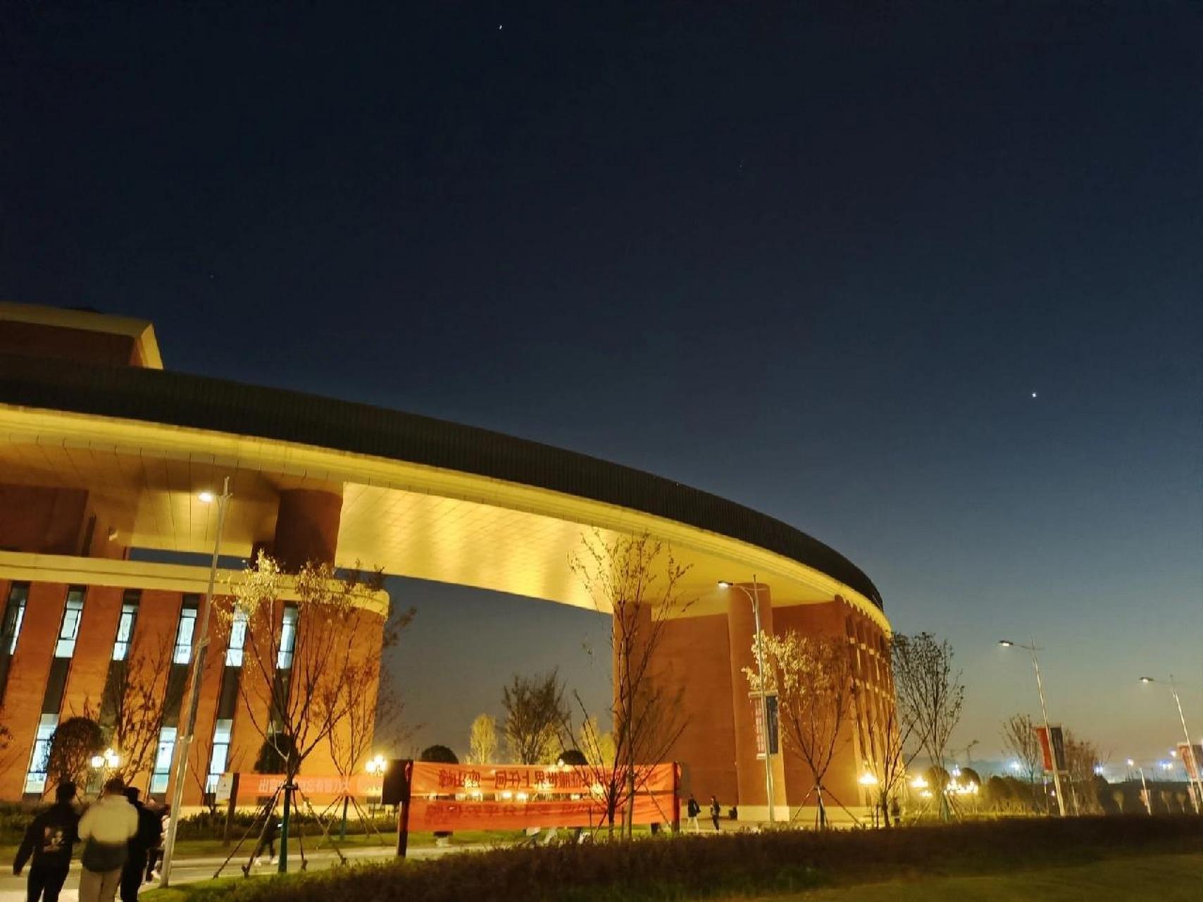 学校地址: 浙江省义乌市佛堂镇大学路8号中国计量大学现代科技学院