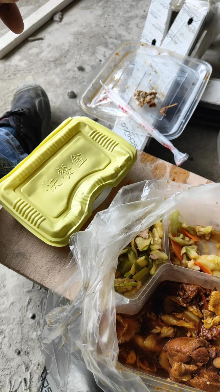 微头条生活养成计划 上海工地一份12元的盒饭能有多少利润.