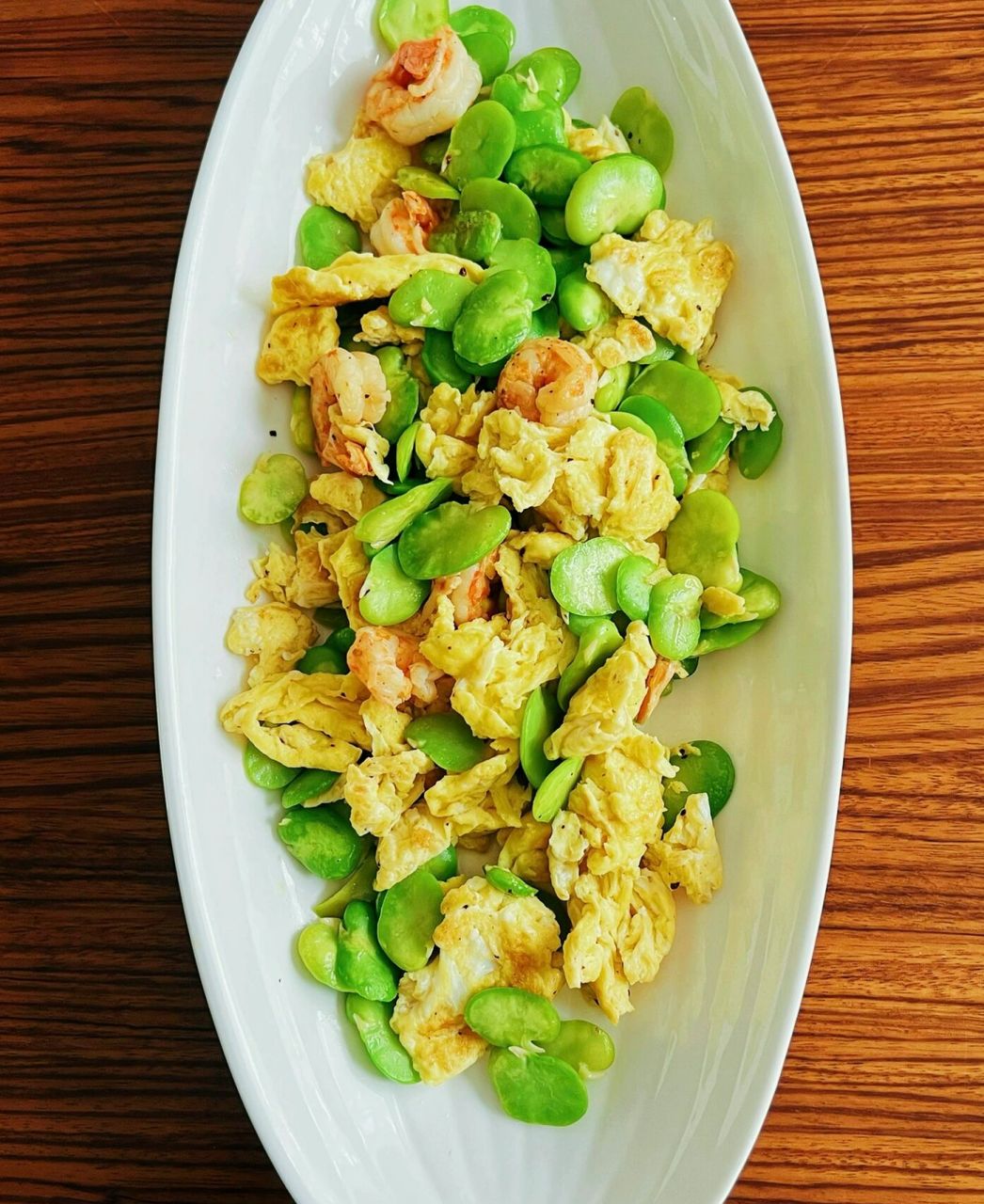 豆瓣炒鸡蛋 豆瓣炒鸡蛋的做法:蚕豆除去外壳剥出豆瓣,焯水备用.