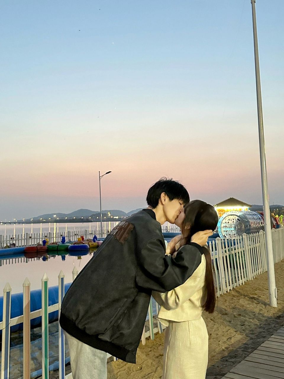 160和190情侣91 无所谓他会为我弯腰 老久以前的老照片啦实在是库存