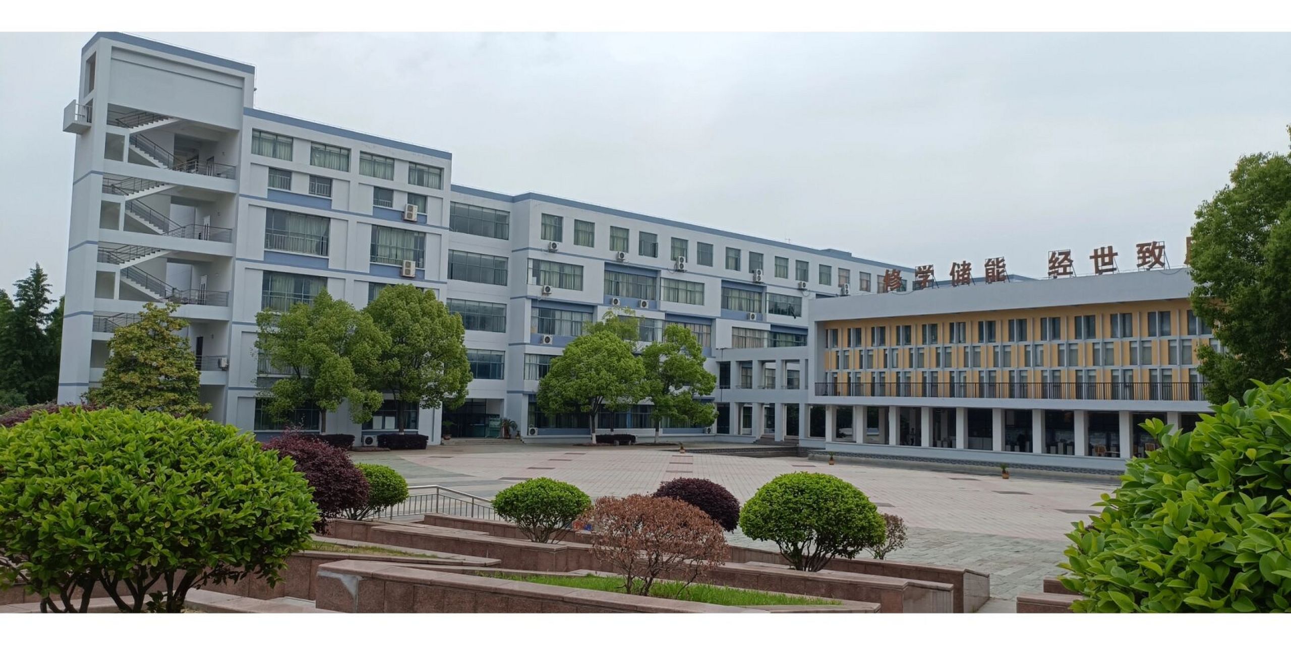 南京航空航天大学金城学院01  随着马上就要高考啦,还有今年江苏专