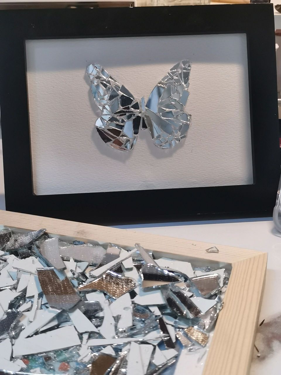 镜子碎了 一只非生物意义蝴蝶的破碎感