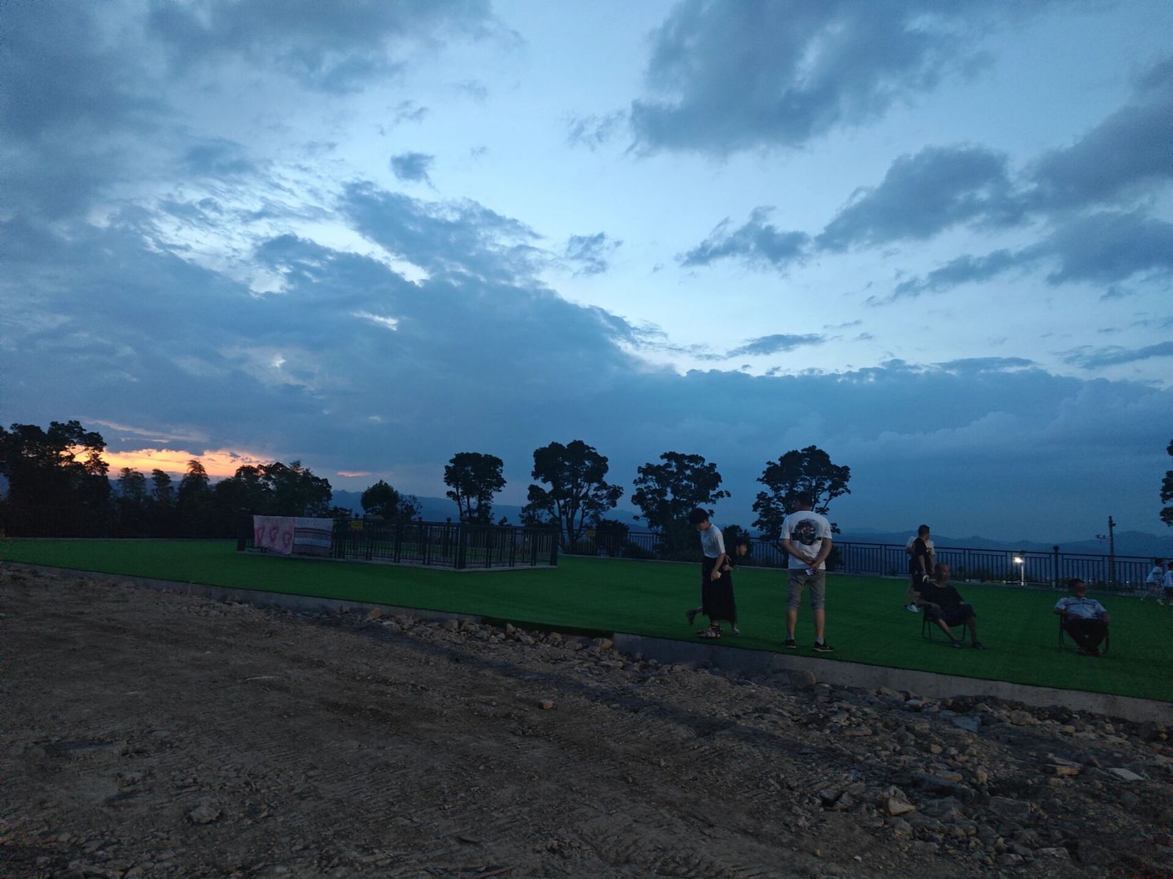 夜袭太平山露营地    台州椒江章安太平山风景很美.