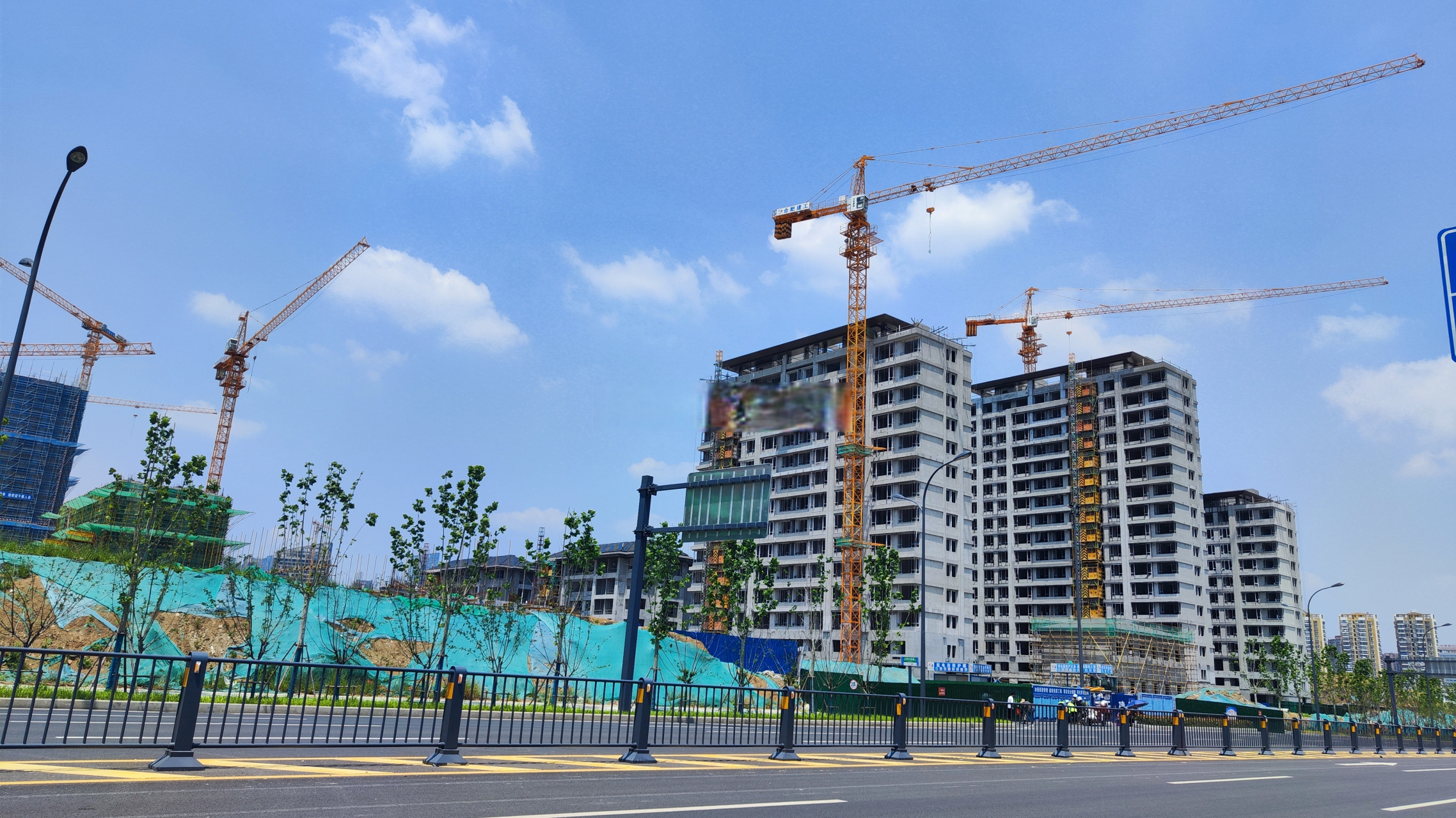 来蓝城滨河湾看看施工进度怎么样,看看是不是正常施工!