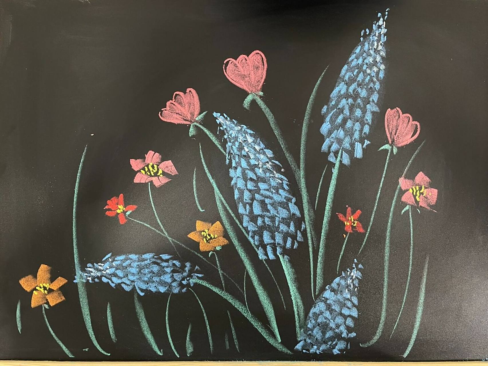 粉笔画花 日常手残的一天 #粉笔画# #黑板报素材# #春