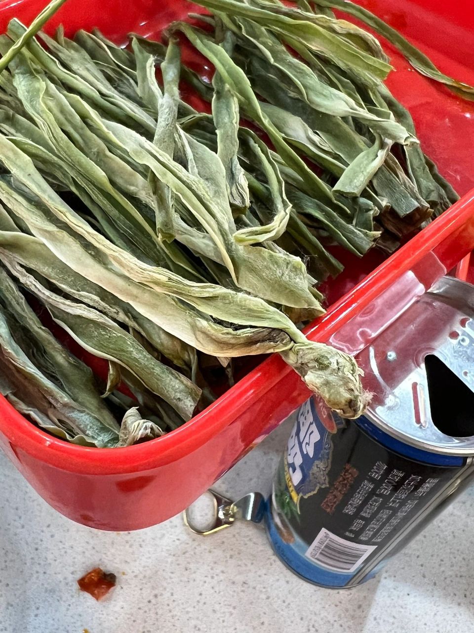 吃串串吃出发霉长毛贡菜 第一次来江二娃家吃串串,就吃到了发霉的贡菜