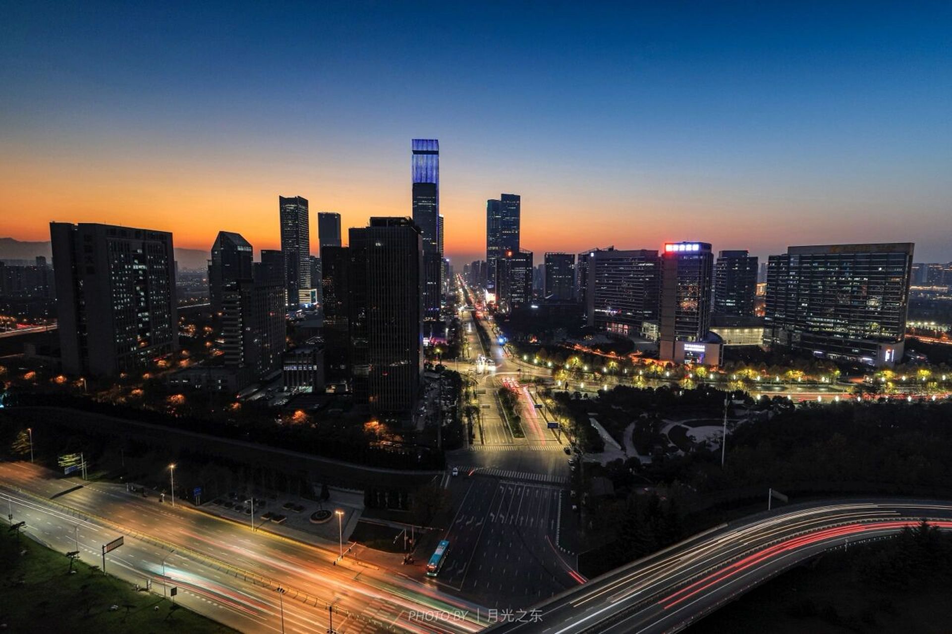 西安爬楼机位·黄金三叉戟99 黄金三叉戟 99 → 锦业路cbd 东西