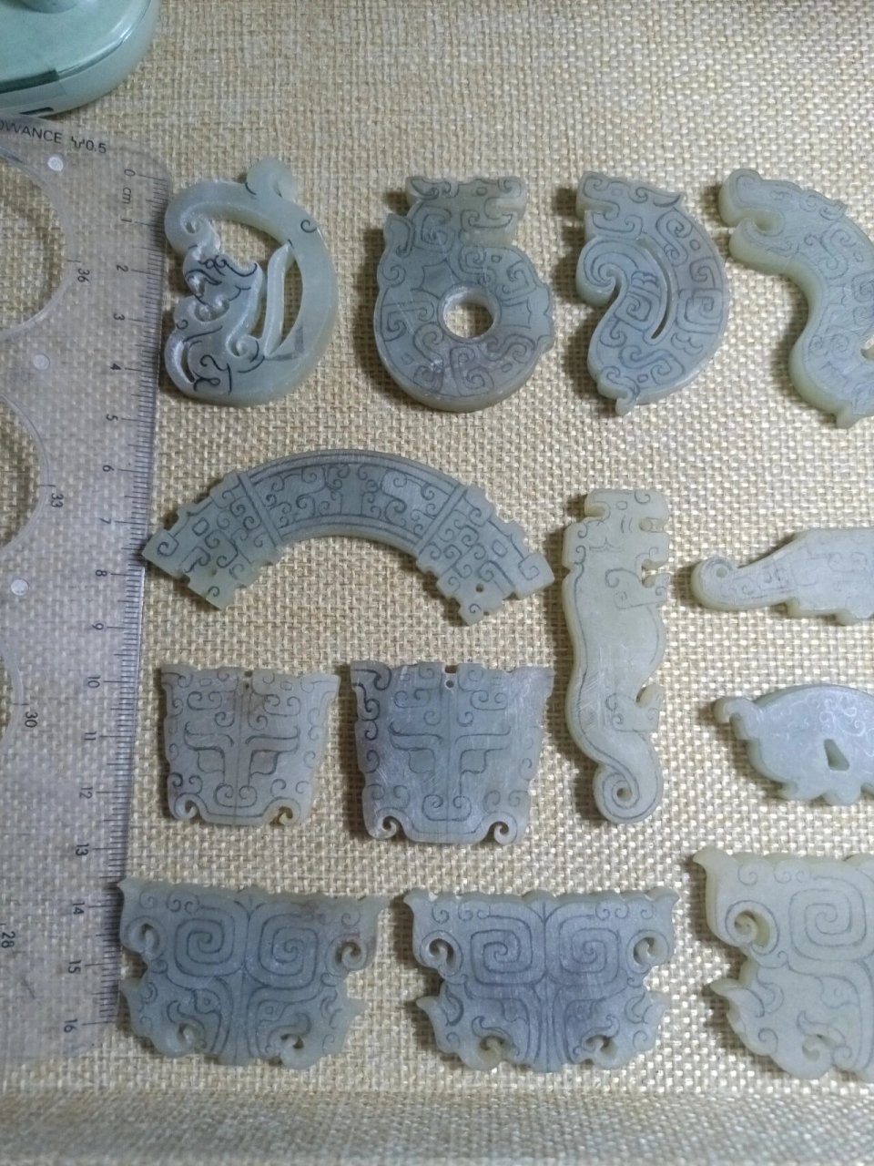 一批新的和田玉仿古龙,喜欢的点个赞 #和田玉# #玉雕设计# #古玉