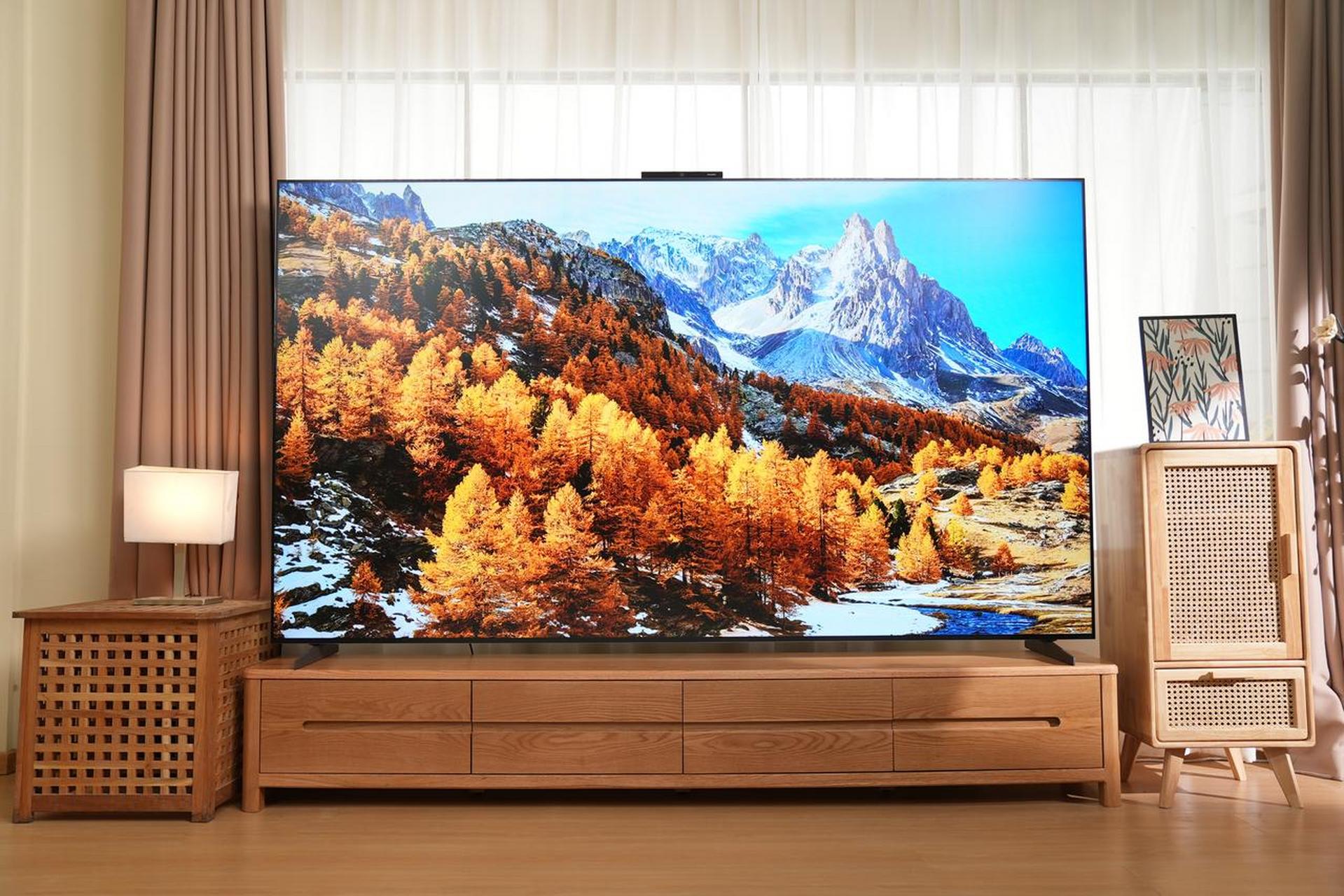 战术后仰,什么叫98寸大手机啊华为这波在智慧屏上也实现了遥遥领先.