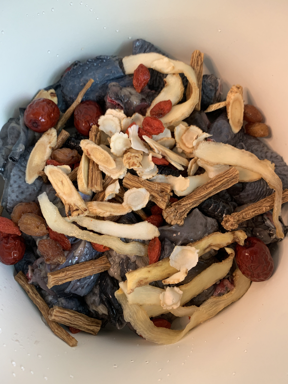 女人都要多喝的靓汤之一花旗参玉竹炖乌鸡 这个汤相信大家一点不陌生