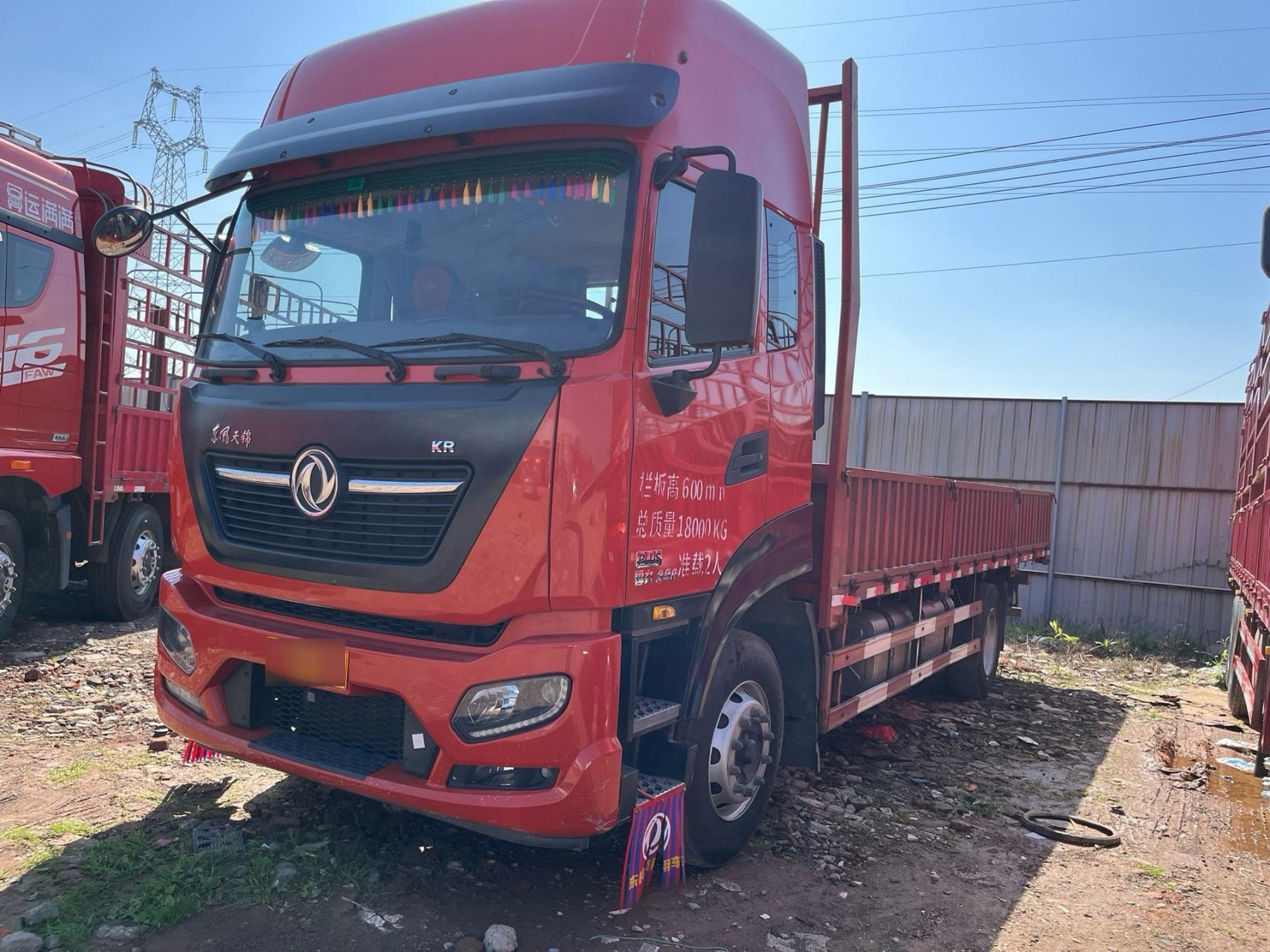 东风天锦plus版国六单桥6米8平板车,2022年6月上户,290马力,高配,带四