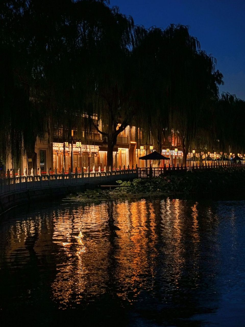 91 | 什刹海夜景 | 北京晚上遛弯好去处   7415 可乘坐地铁
