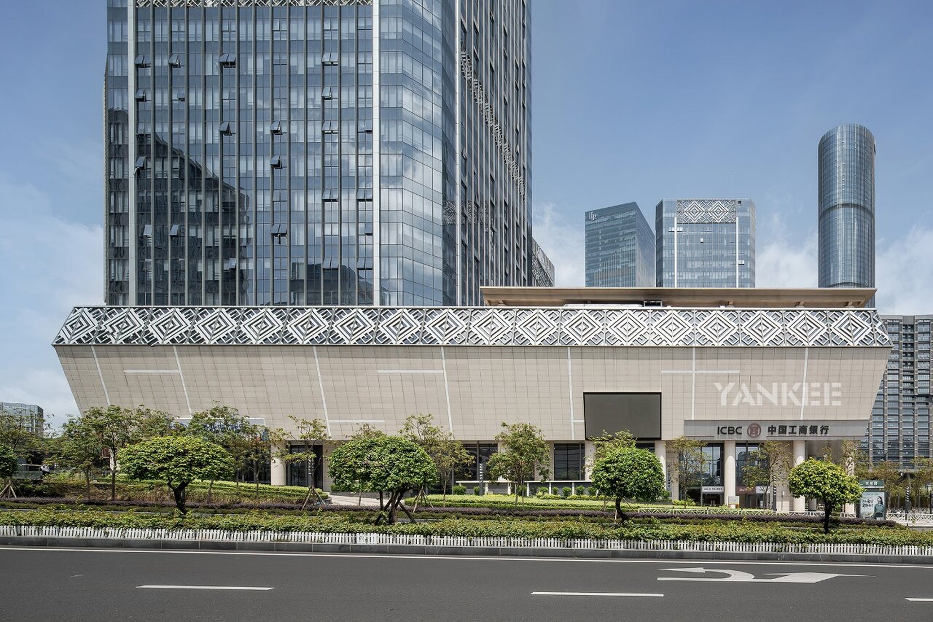 南宁五象总部大厦 设计单位:华蓝设计集团 项目荣誉:2020年广西优秀