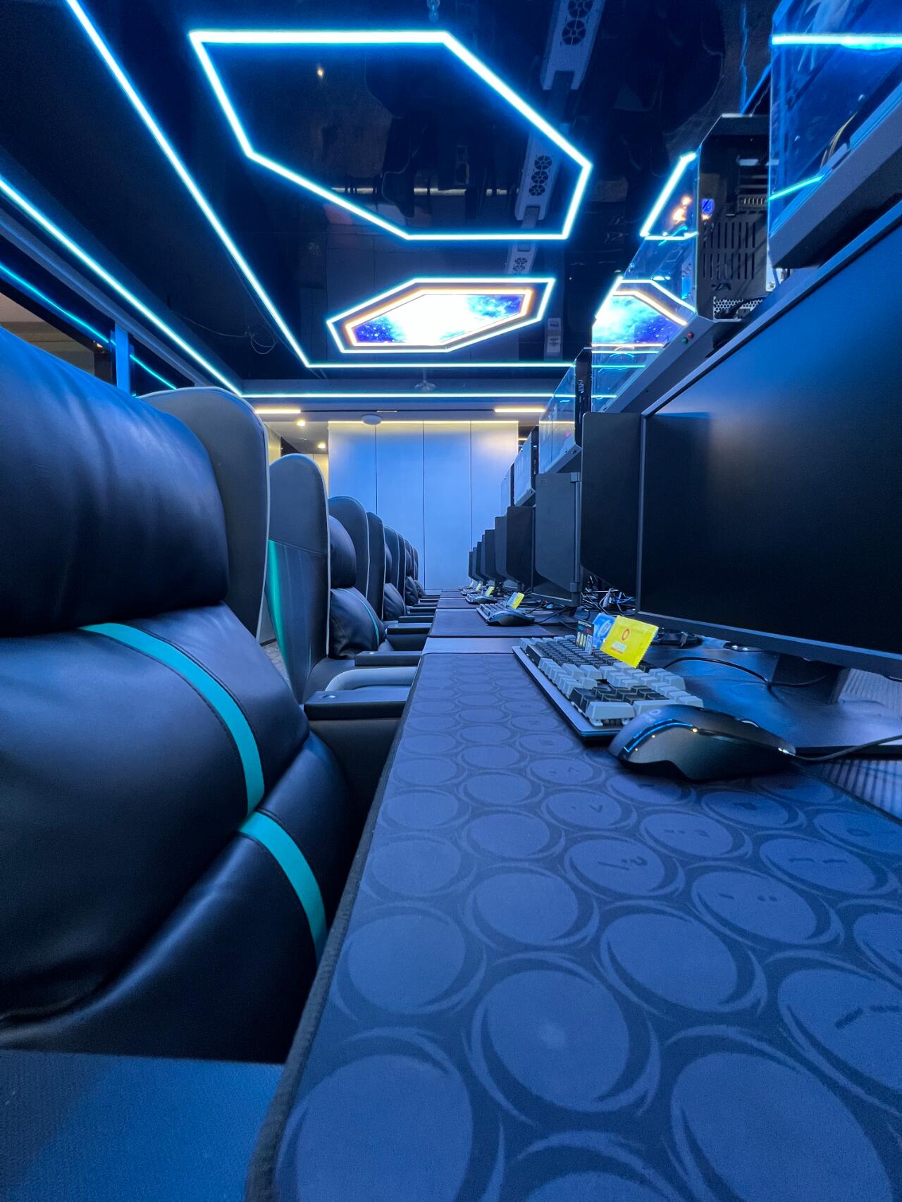 你敢相信现在电竞已经卷成这样了吗?