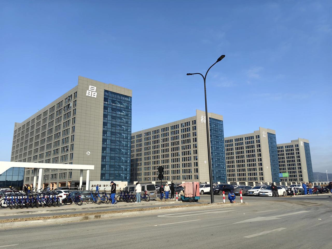 实拍浙江嘉兴海宁晶科新能源未来工厂,浙江的百亿工厂图说嘉兴