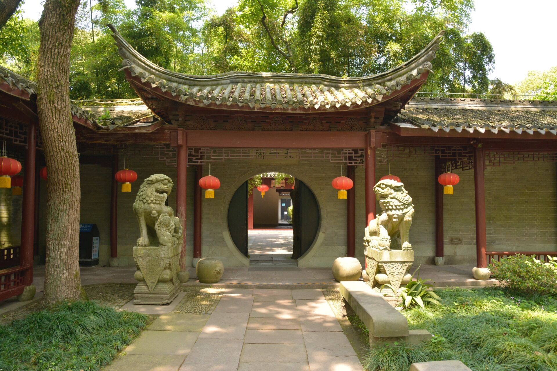 宁波(天一阁·月湖)游记 景区简介:天一阁·月湖景区位于宁波市中心