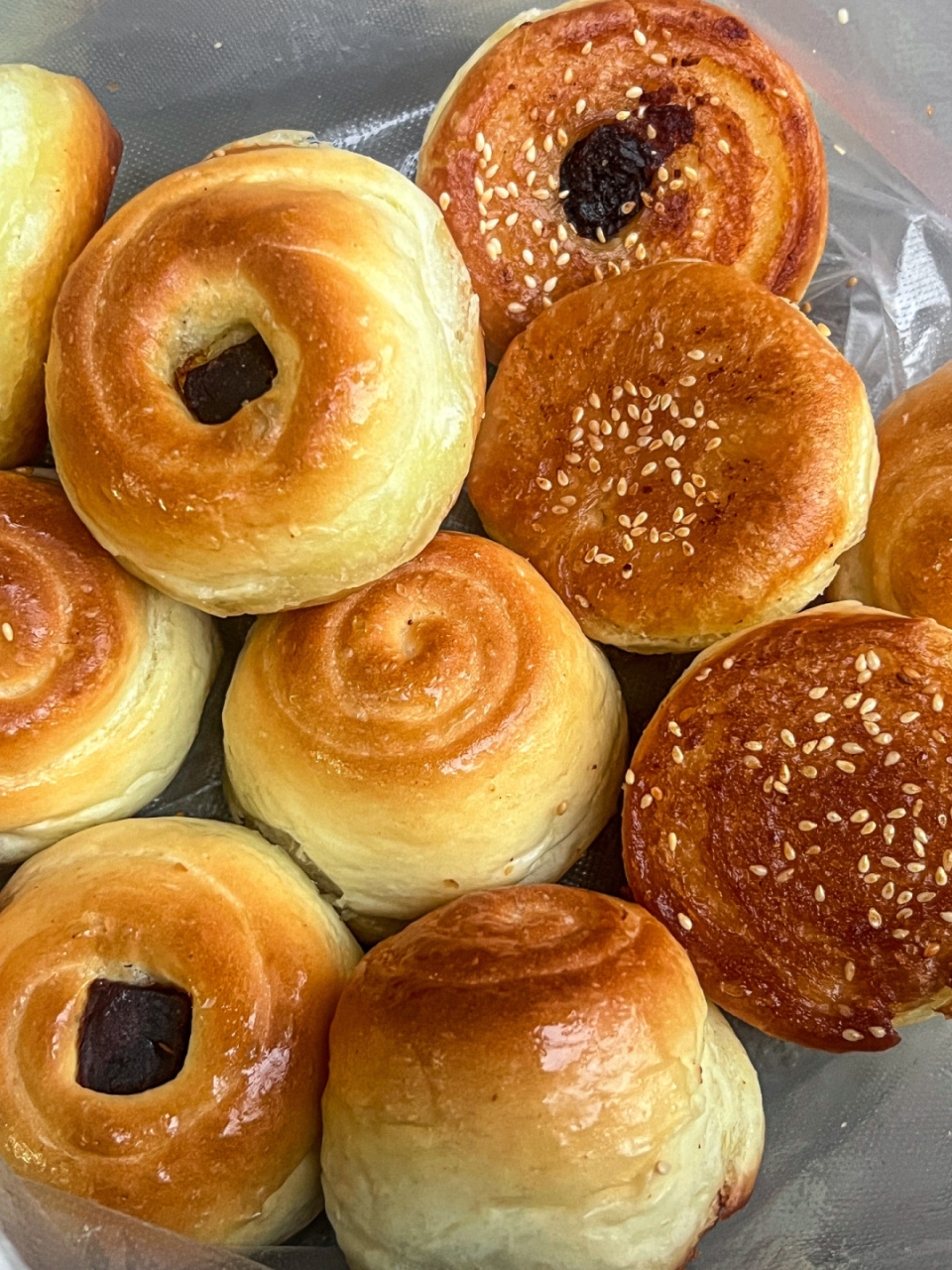 在吉祥村碰到了蜂蜜脆皮小馒头… 住在周围的爷爷奶奶路过都会买上一