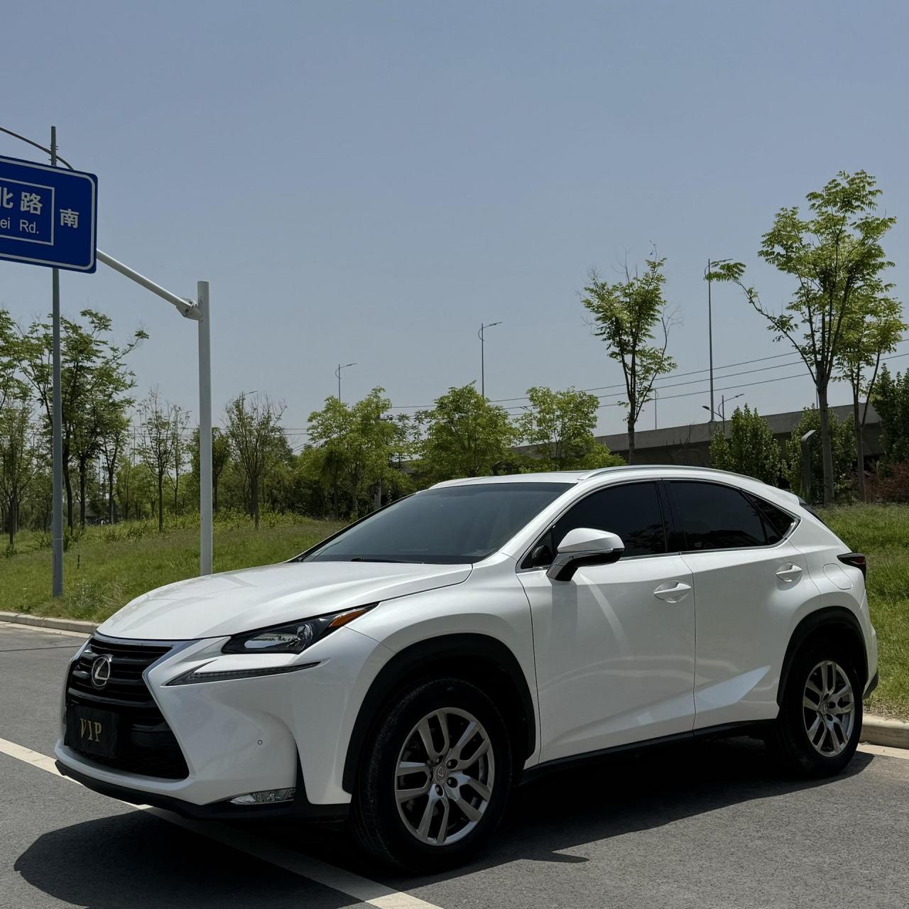 新到17年 雷克萨斯nx 200t 四驱锋尚版.指导价39.