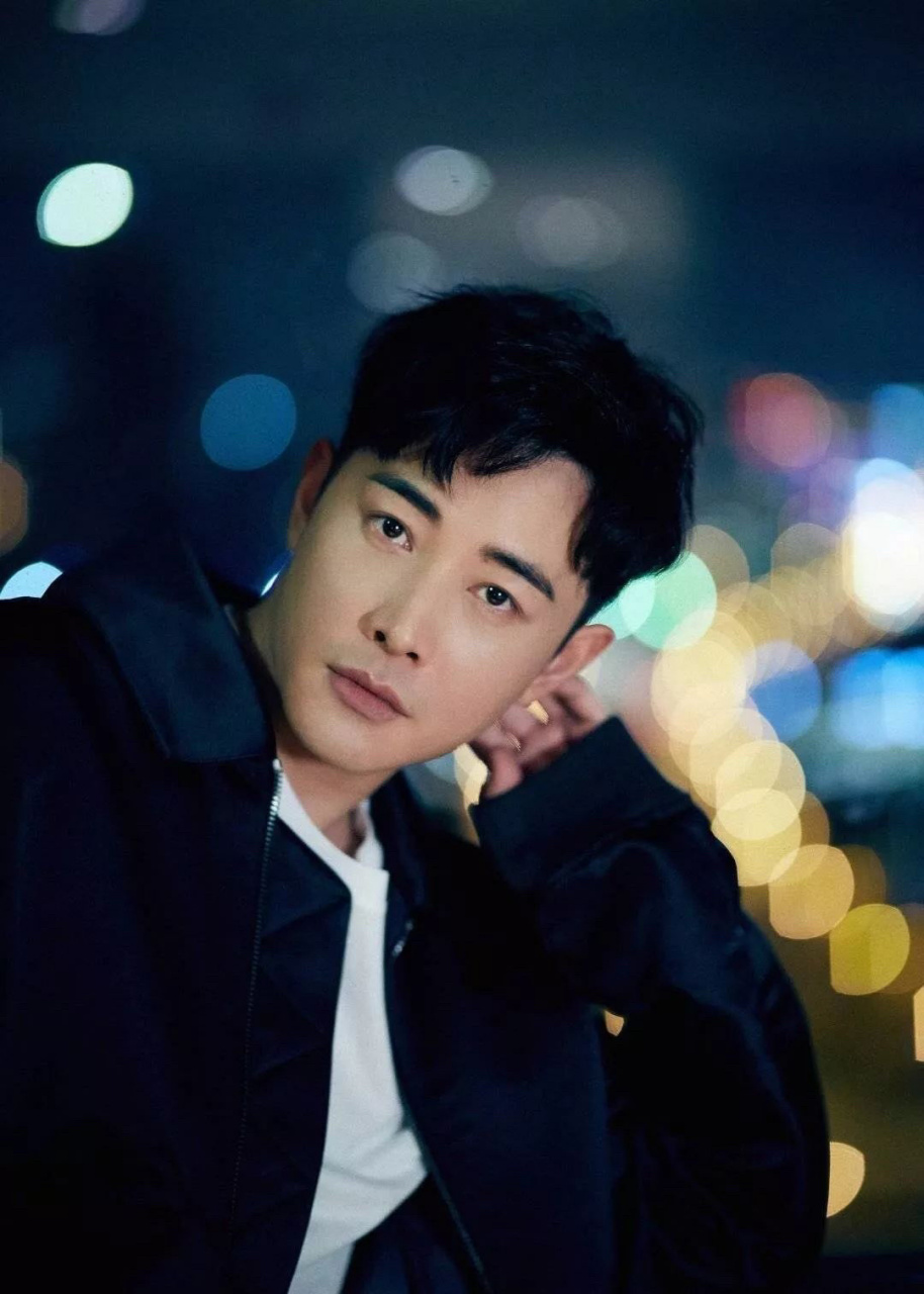 关于关一帆 关一帆是最后陪伴程心走完一生的人,他和程心的组合充满