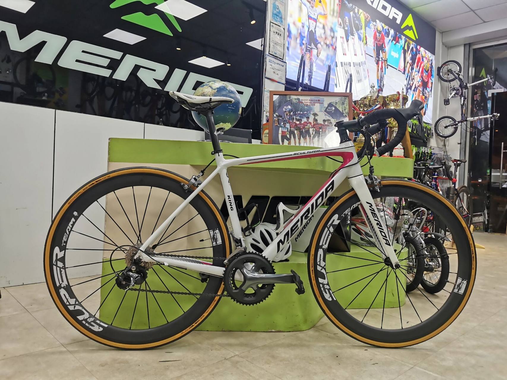 美利达斯特拉king升级super team碳刀轮组后颜值倍增!