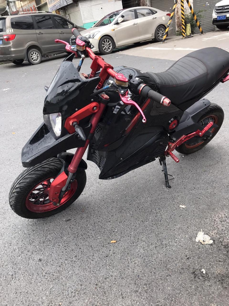 小猴子超跑电摩72v  时速八十码,能跑五十来公里,车超帅的代步车