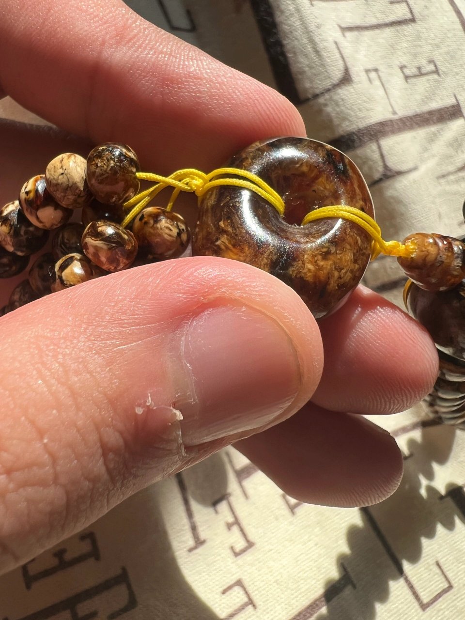 抚珀之油·花珀之美 抚顺琥珀超美的大花纹 搭配泥珀和泥蜡配饰 颜色