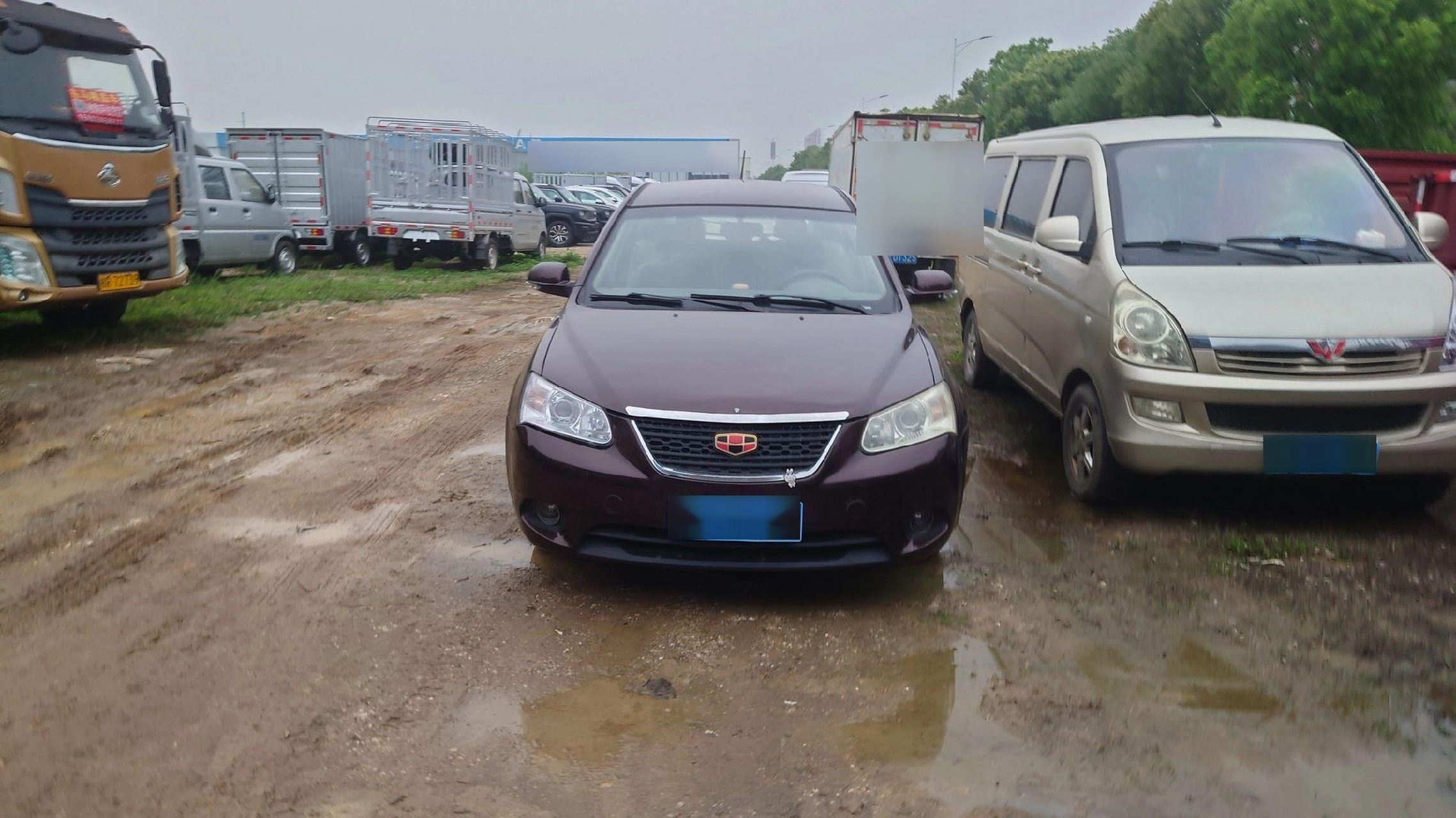 2010年吉利帝豪手动两厢车￥8888元.