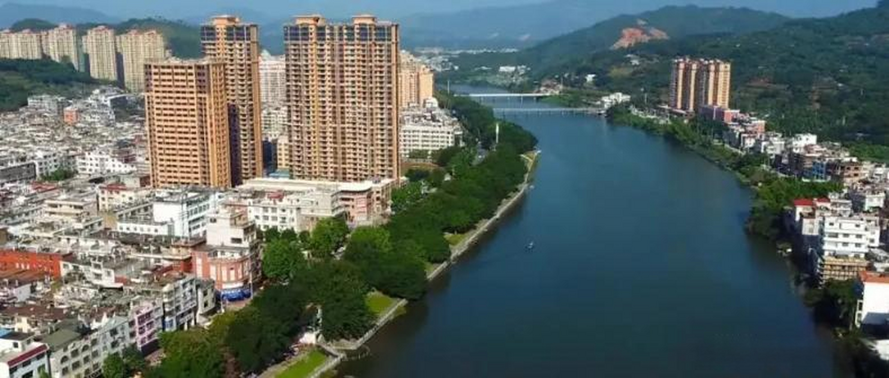 云霄县,隶属福建省漳州市,位于福建省南部沿海,总面积1166平方千米.