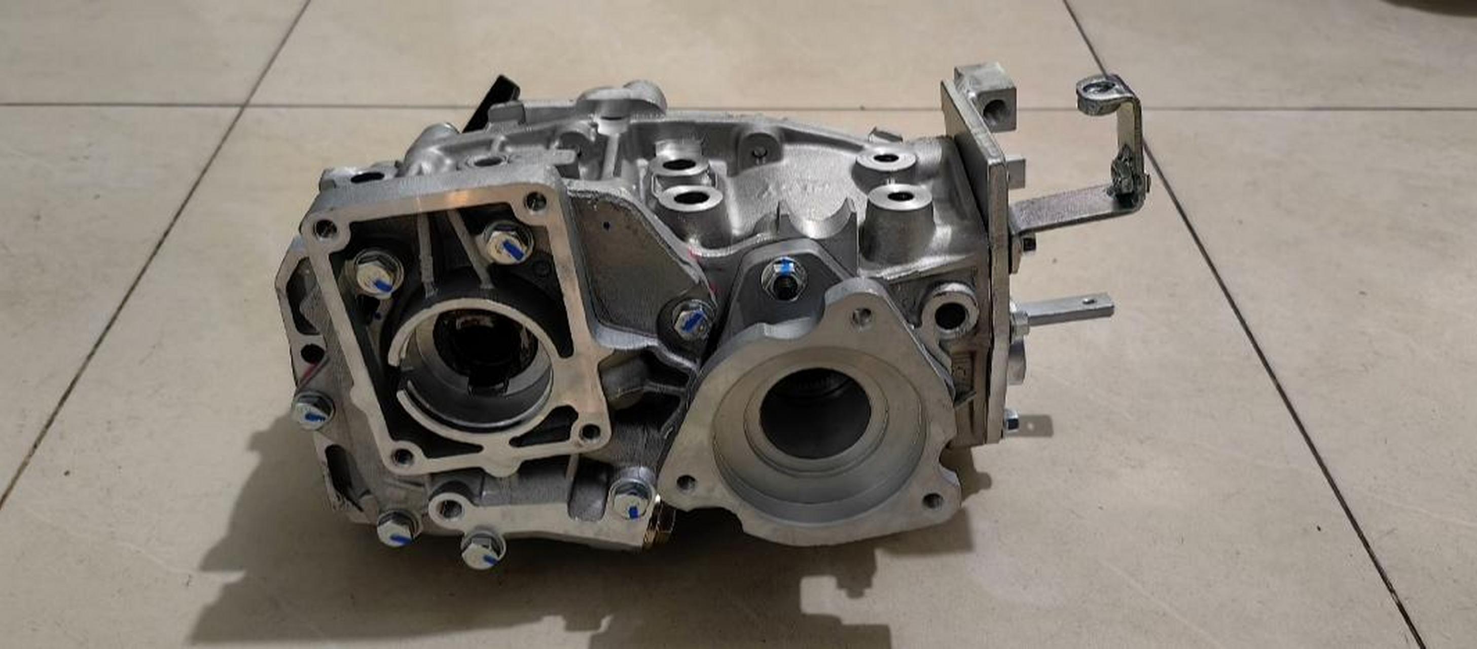 依维柯索菲姆国六发动机原厂装车附件箱总成.