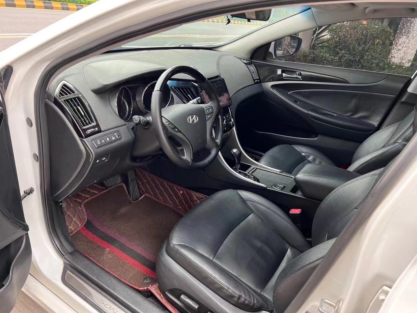 新到17年4月现代索八,自动2