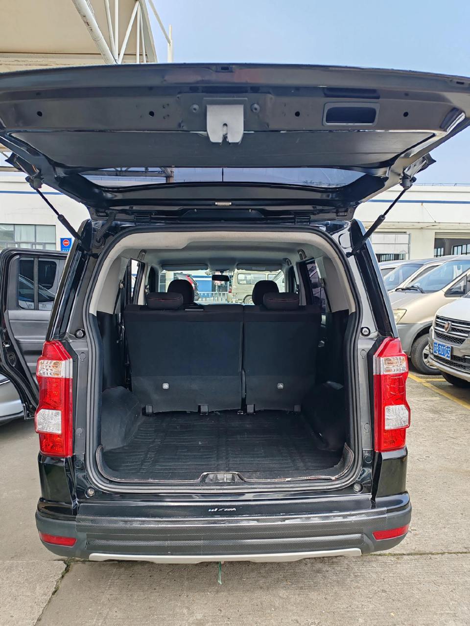 新到22款长安欧尚x70a,准新车最新款最高配,5座版空间超大,车况精品无