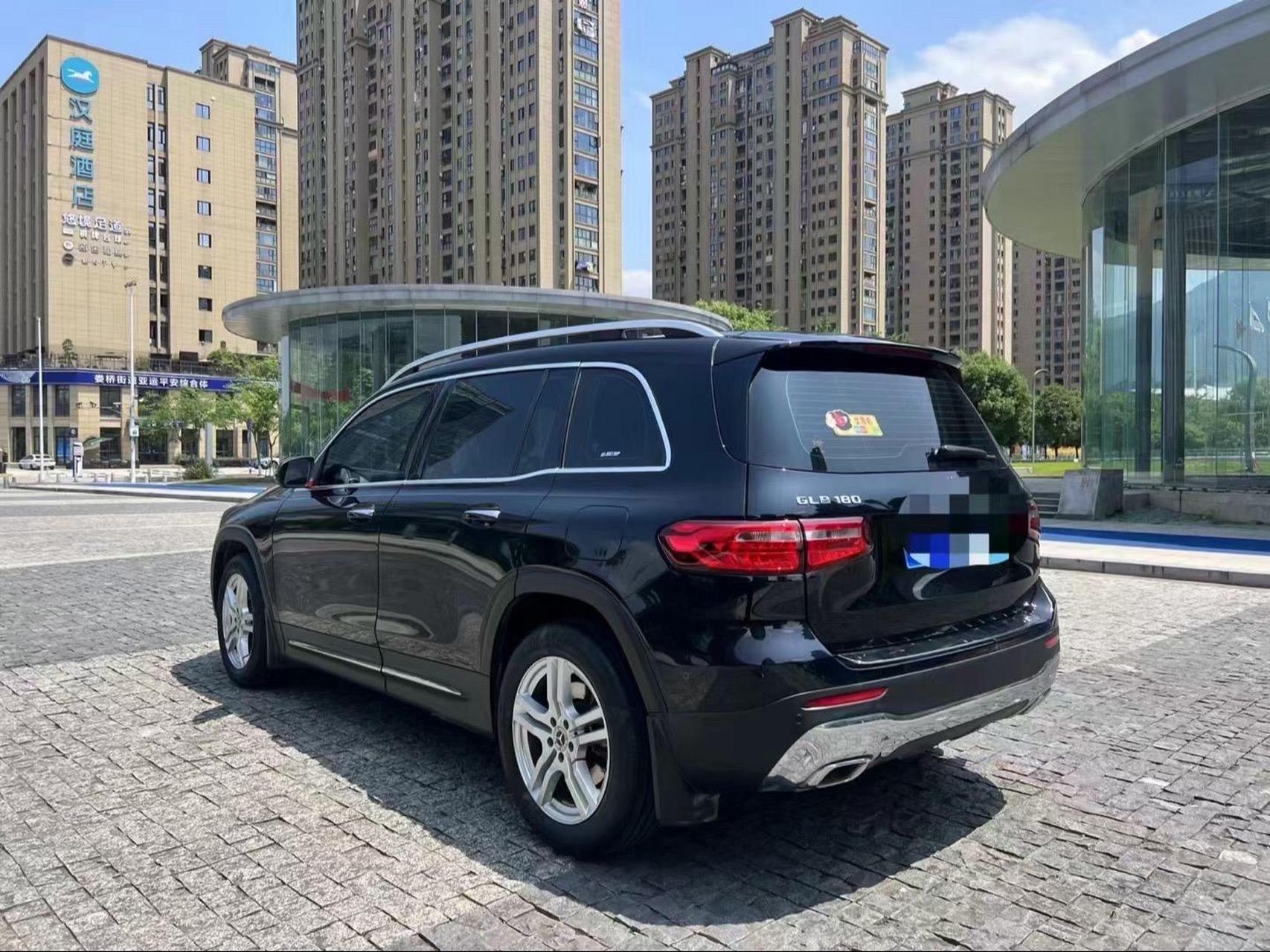 2021年上牌奔驰glb180时尚版,新车30.28万 排量1.