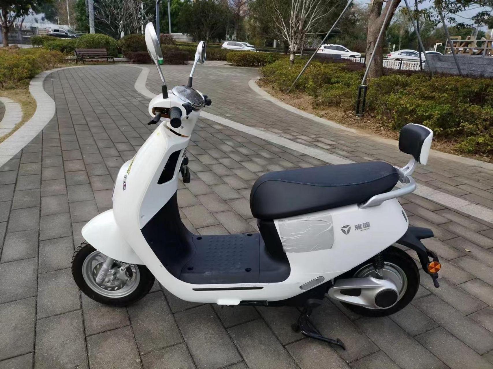 全新车,雅迪冠能m8系列电动车,0公里,手续齐全,新车价格可参照淘宝五