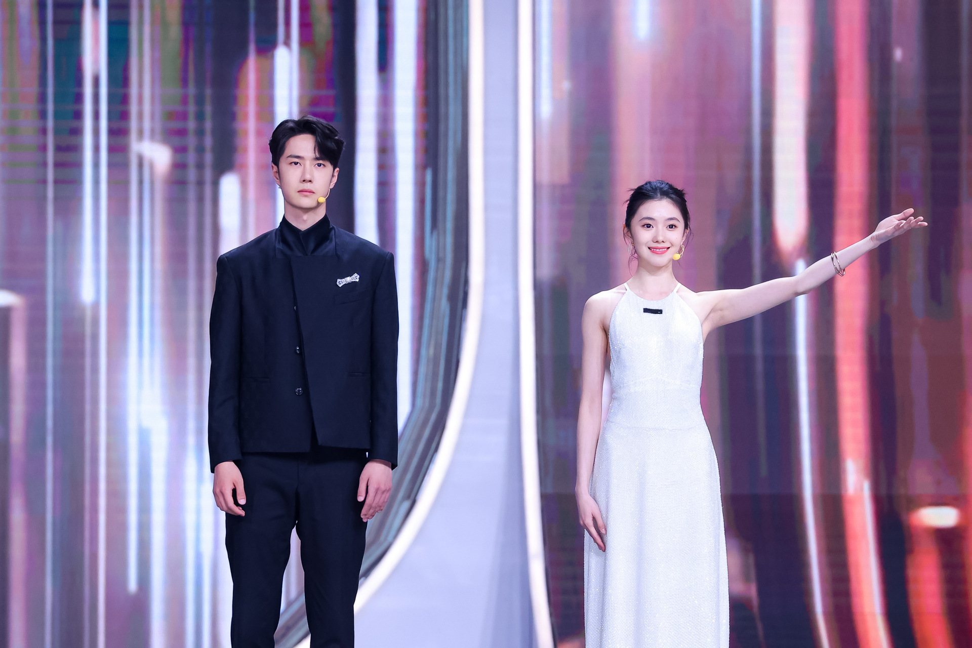 华表奖颁奖典礼#@uniq王一博 华表奖表演高清舞台照#王一博华表奖
