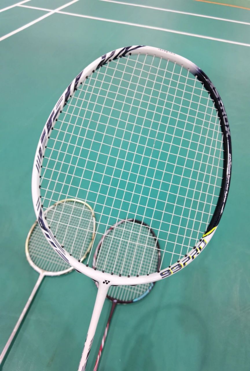 尤尼克斯天斧99pro使用心得   被99pro的颜值吸引入手了一把,对比一下