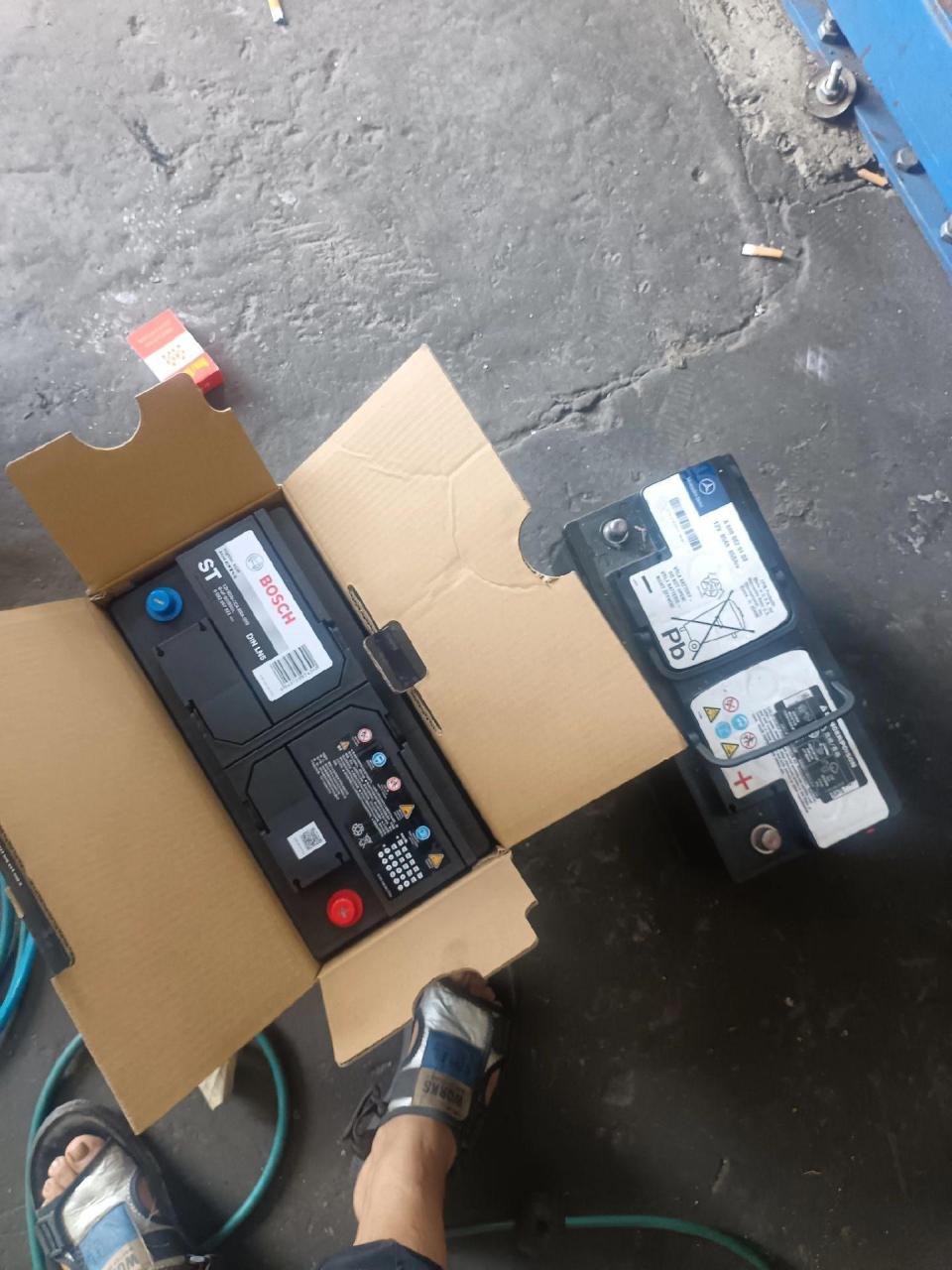 奔驰ml350电瓶更换