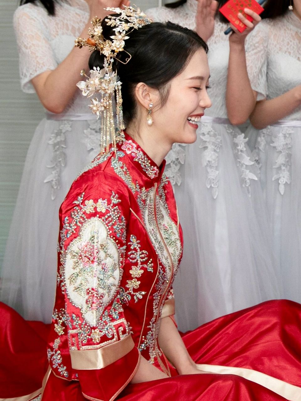 不懂就问,女生喉结这么明显正常吗?
