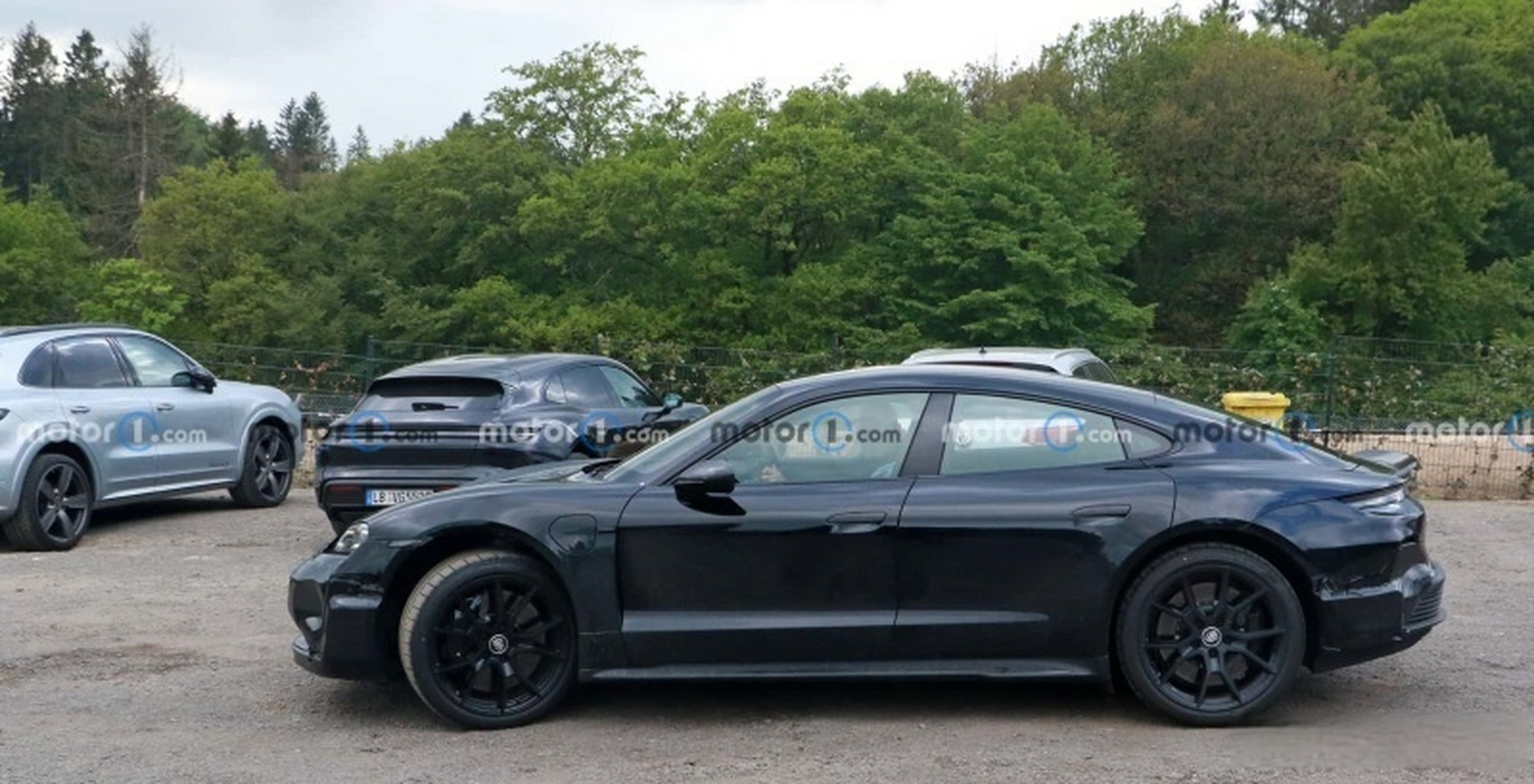 新款保时捷taycan谍照曝光 配全新矩阵led大灯  近日,海外媒体曝光了