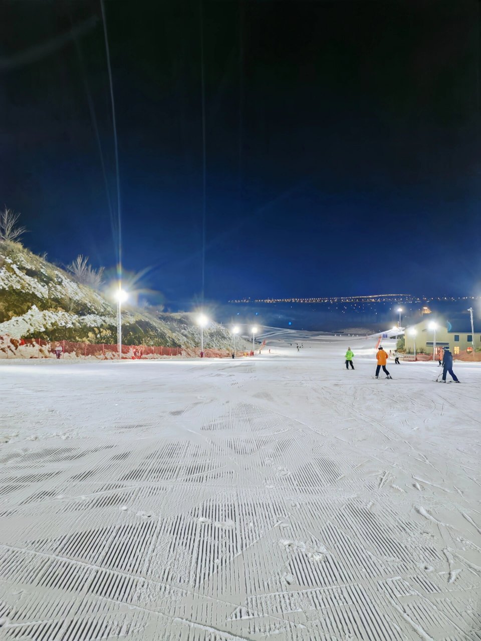 内蒙古赤峰市滑雪场图片