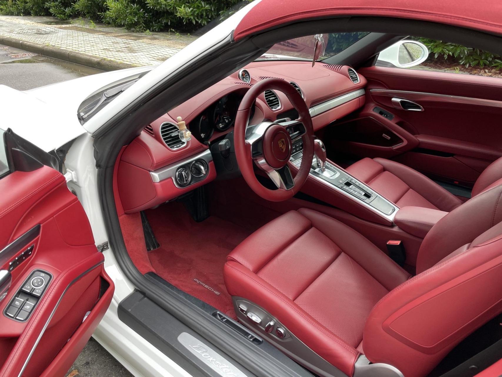 保时捷boxster718敞篷白红 高配 售价:35.