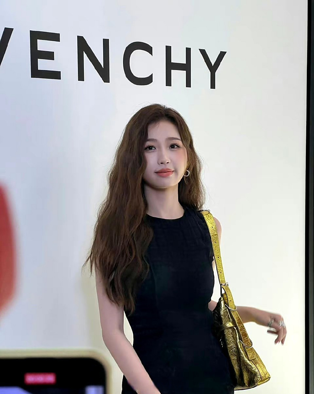 虞书欣今日活动生图96 感觉眼线画的有点奇怪