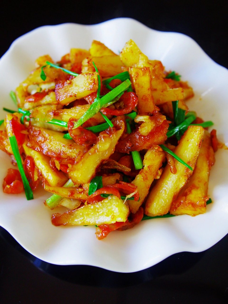 腊味炒木薯 腊味炒木薯:农家种植出来的木薯,加腊味和香葱简单炒炒,即