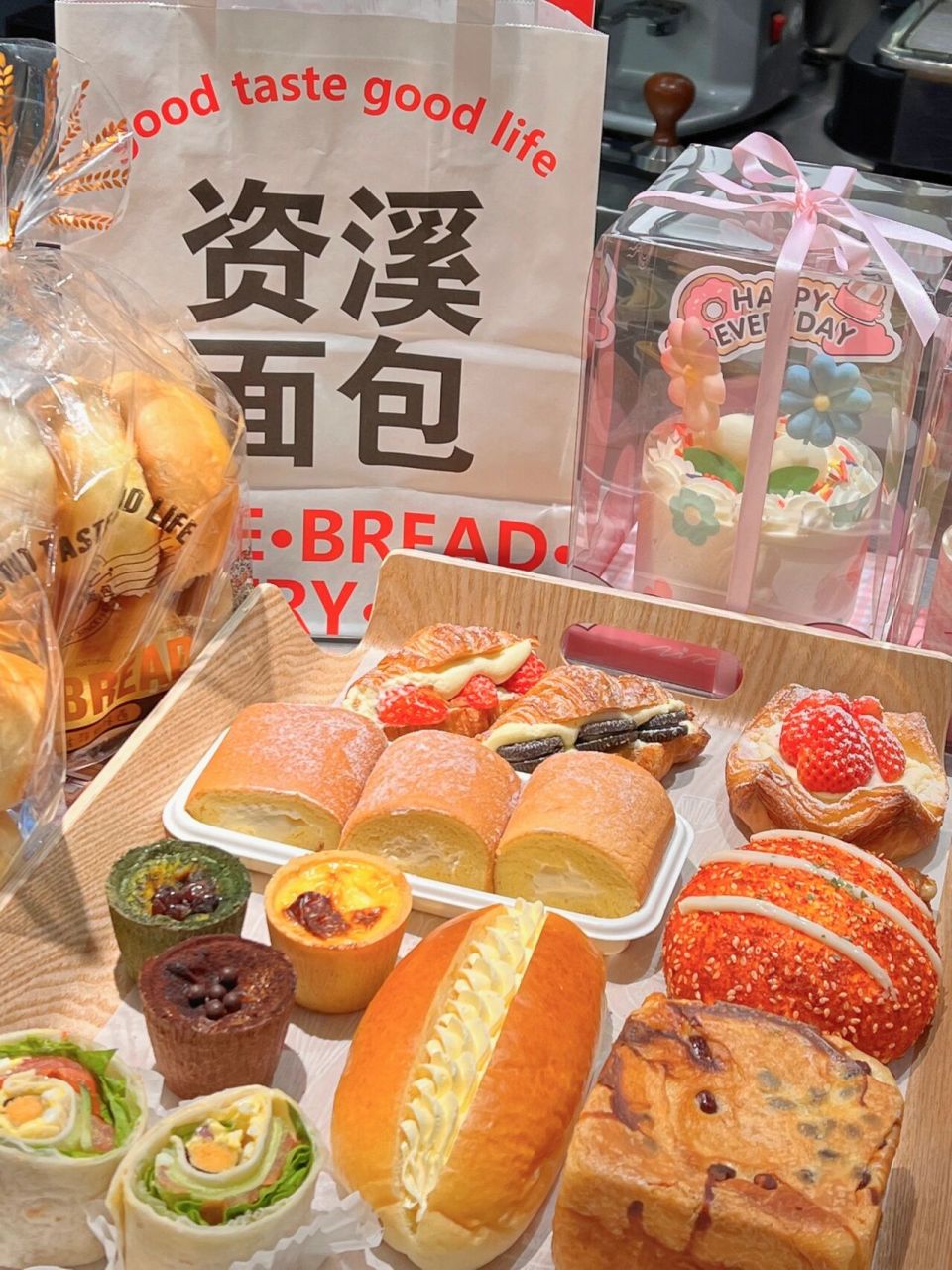 这还是我认识的资溪面包嘛92 资溪面包在绍兴银泰城开了一家新店!