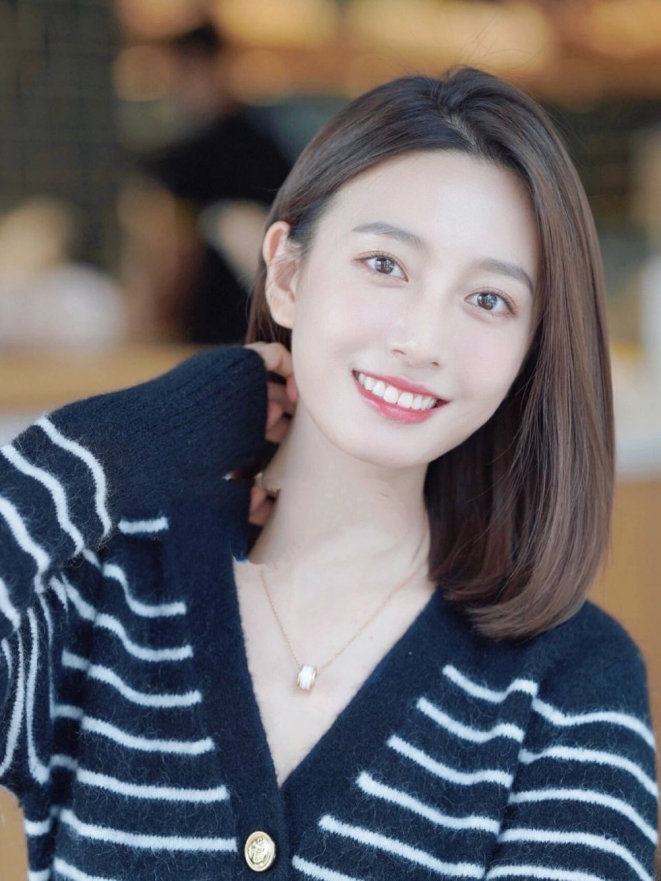 气质温柔免打理齐肩锁骨发/适合肉脸大饼脸 9292这是一款巨气质显