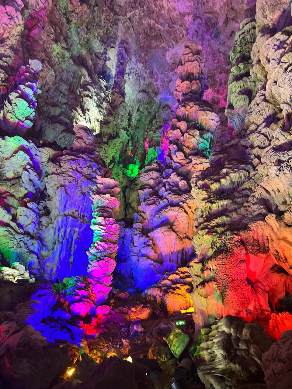 阳春八景之凌霄岩,玉溪三洞 凌霄岩洞具有中国大陆架最南端典型的